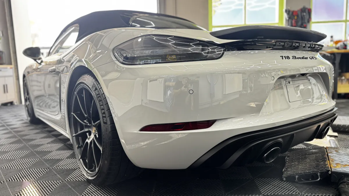 Professionelle Fahrzeugaufbereitung bei CarCare Kockejai in Dessau-Roßlau - Lackpflege, Keramikversiegelung, Detailing