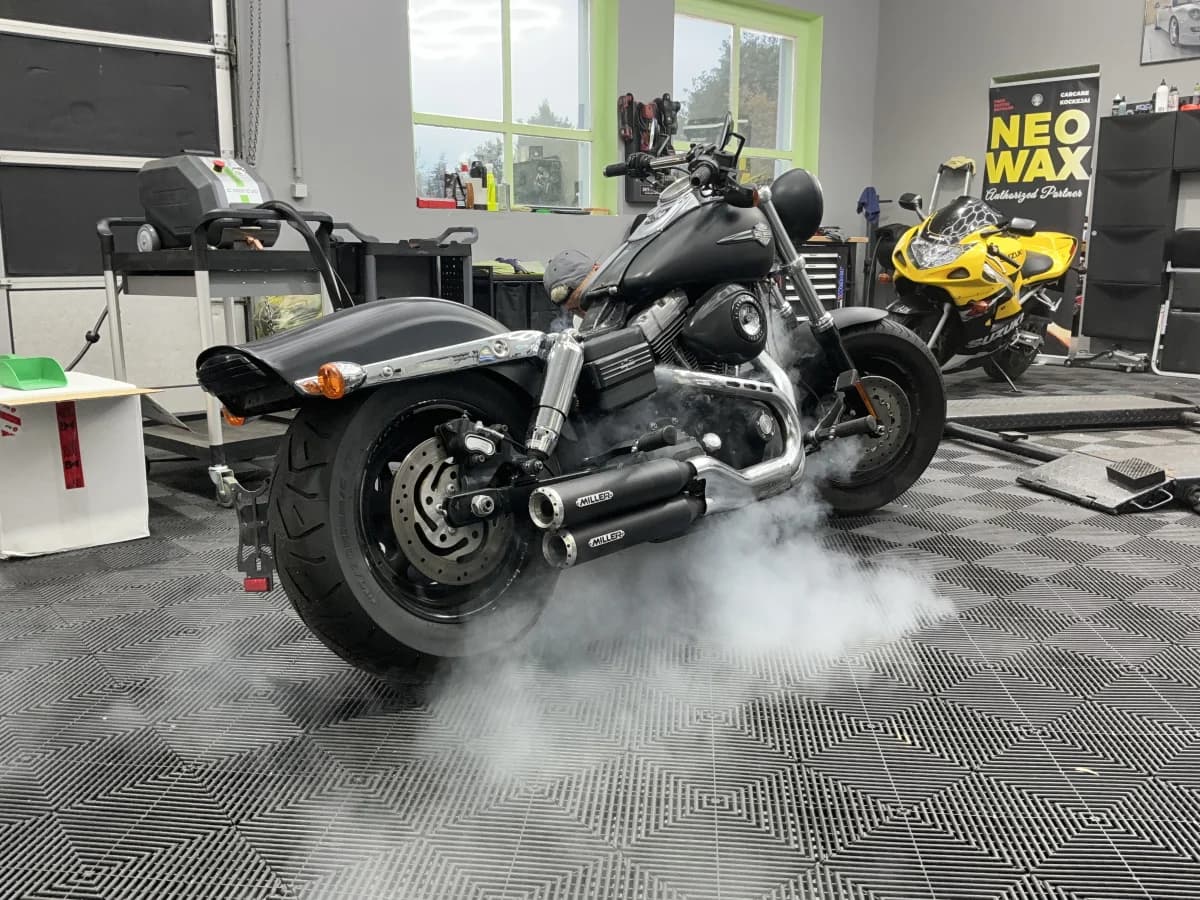 Motorrad bei CarCare Kockejai in Dessau-Roßlau - Professionelle Fahrzeugaufbereitung